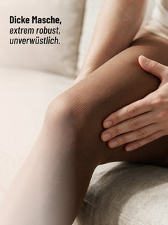 Nahaufnahme der gerippten Masche der Thermo-Strumpfhose